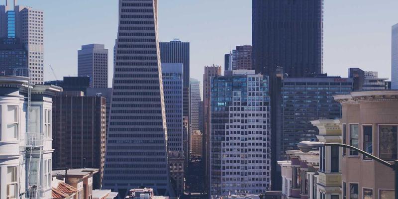 中国礼物：文化传承、定制匠心与企业情感的深度交融