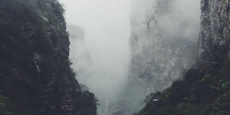 企业礼品定制新典范：丝绸之路真丝制品选购与高端商务馈赠指南