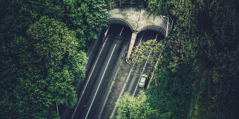 礼品定制新选择：探寻云南银饰与苗族刺绣的独特文化价值